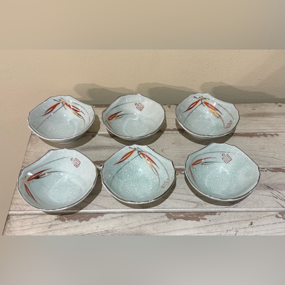 Elegant Small Bowls Sake Set with Leaf Design